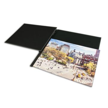 Personalizējama fotogrāmata A4 Basic horizontāla, cietie vāki ar pilnu apdruku, melnām vāku iekšlapām. Clamp stiprinājums lapu nomaiņai